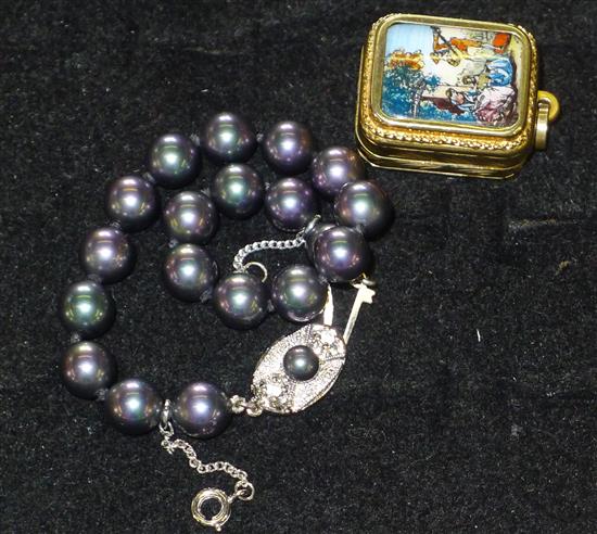 Silver gilt and enamel music box, simulated pearl costume bracelet(-)